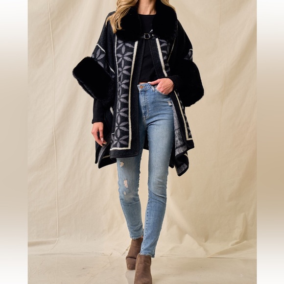 34 Fabulous Grey Black & Cream Floral Chain Pattern Poncho Jacket Black Faux Fur - Picture 2 of 6